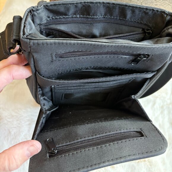 Amanda Smith Black Travel Wallet/Organizer Crossbody Bag/Purse - Picture 6 of 16